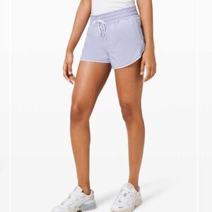 RARE lululemon serene blue/white choose a side short MR 3”